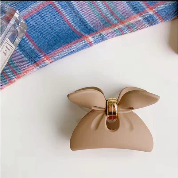 NEW Matte Hair Claw Clips 4 Pack in Milk Coffee and Beige - Picture 9 of 14